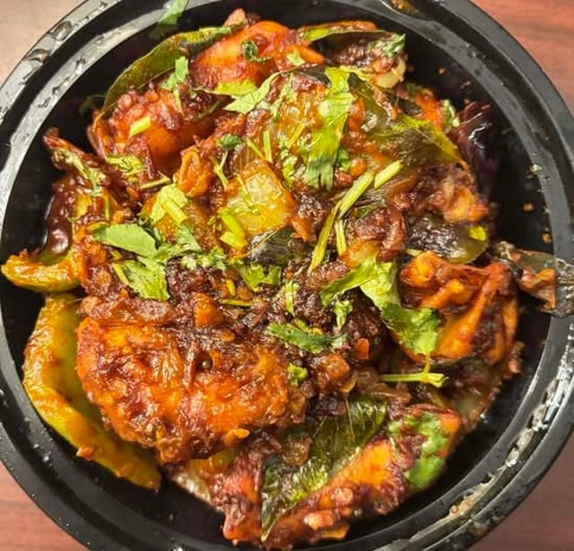 Chilli Chicken Momo (8pcs).